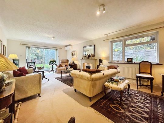 4 bedroom bungalow to rent - Photo 1