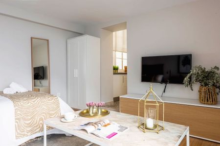 Calle Trinidad Grund, Málaga, Andalusia 29001 - Photo 5