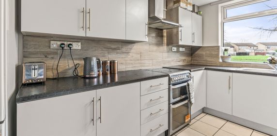 The Silver and Grey Property Room 3 - Photo 2