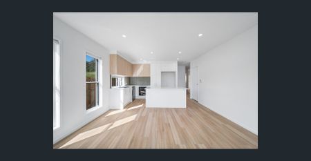 Brand new home, very low maintenance with an elevated outlook - Photo 3