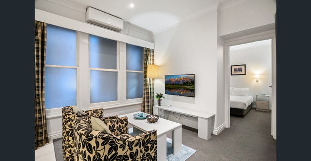 Contemporary Furnished one bedroom on Colins Street - Photo 1
