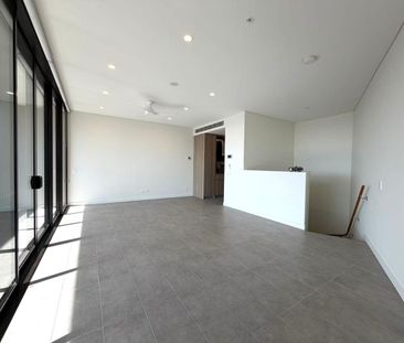 Penthouse-Style Living with Uninterrupted City & National Park Views - Photo 2
