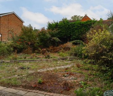 Sharon Close, Epsom - Photo 3