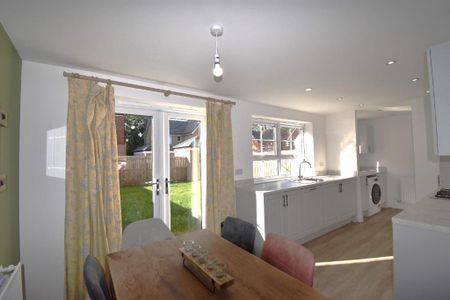 3 bedroom detached house to rent - Photo 3