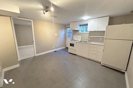 Unfurnished, Pet Friendly, 1 Bed 1 Bath Basement For Rent - Photo 3