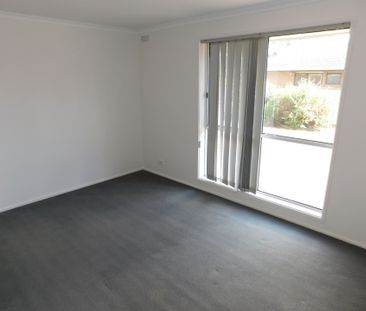 TWO BEDROOM UNIT CLOSE TO SCHOOLS, SHOPS AND TRANSPORT. - Photo 5