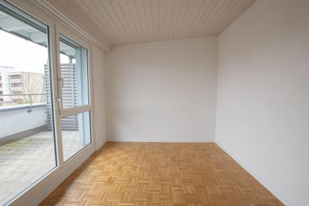 Attikawohnung mit Cheminée, grosser Terrasse + eigener Waschküche - Foto 3