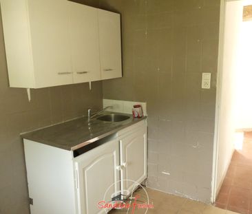 Petit deux pièces dans le village de Gattieres - Photo 2