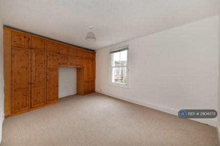 2 bedroom maisonette to rent - Photo 2