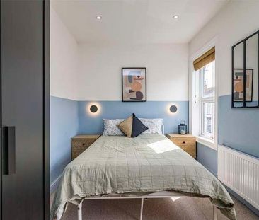 Thesiger Street // Bed + Bath // Aug, LN5 - Photo 4