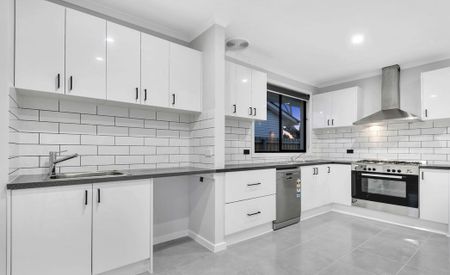 RENOVATED FAMILY HOME IN GREAT LOCATION - Photo 2