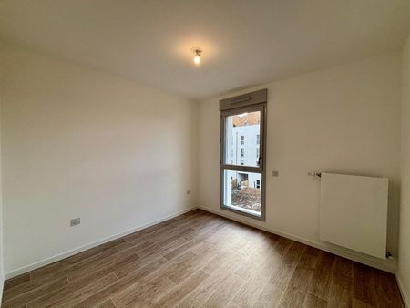 Location Appartement 4 pièces 84m² AVRILLE 49240 - Photo 4