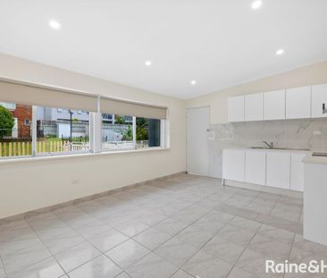 Light and Spacious 2 Bedroom Apartment - Photo 2