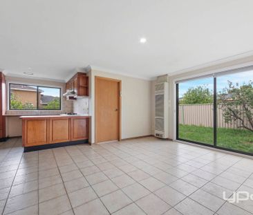 Spacious Family Home in the Heart of Keilor Downs - Photo 3