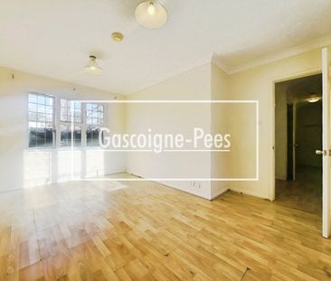 Caesars Court - Surrey - Photo 1