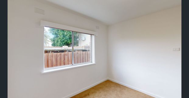 LOCATION, LOCATION! - Photo 1