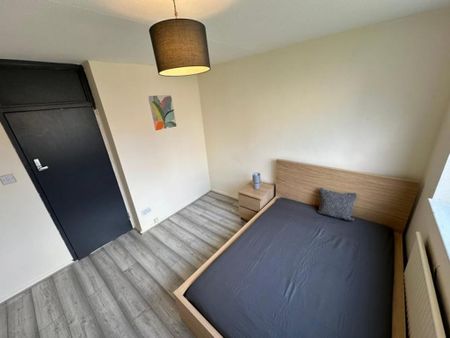 4 bedroom flat to rent - Photo 5