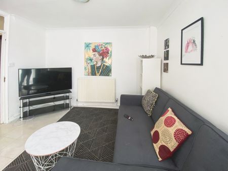 3 Bed Maisonette, Rudge Walk, B18 - Photo 2