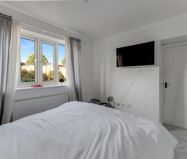 4 bedroom semi-detached house to rent - Photo 6
