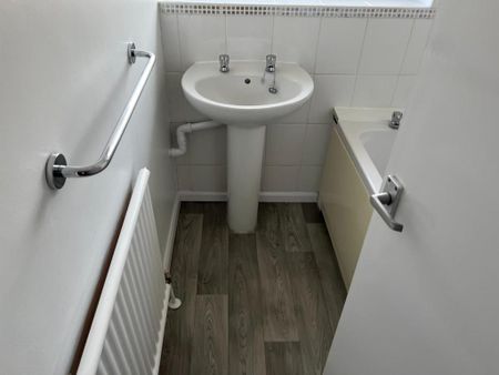 3 bedroom terraced house to rent - Photo 4