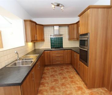 3 bedroom semi-detached house to rent - Photo 2