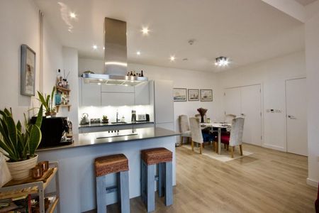 Huge double room on Zone 2 with almost private bathroom+FREE GYM - Photo 2