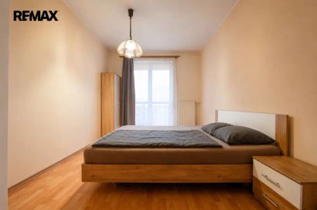 Pronájem světlého bytu 2+kk s terasou a parkováním v Hradci Králové, Ve Stromovce - Photo 3