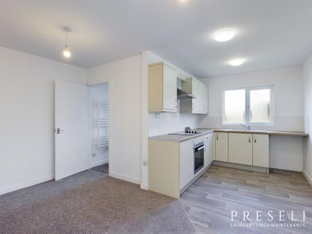 2 bedroom flat to rent - Photo 5