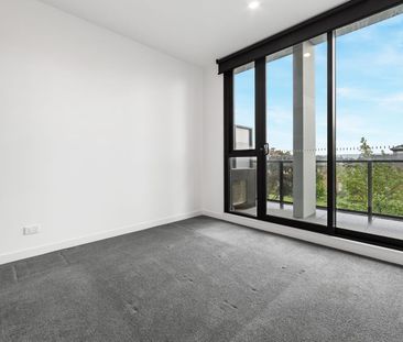 Modern Apartment Living in a Prime Maribyrnong Location - Photo 2
