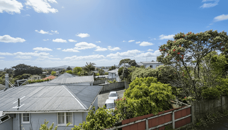 Spacious 4-Bed Townhouse - Walk to Highbury Mall - Photo 3