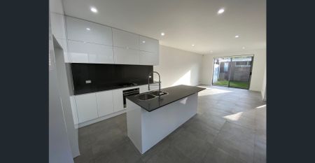 D R E S S E D T O I M P R E S S ! - Photo 4