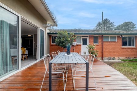 87 Birdwood Street, Hughes ACT 2605 - House For Rent | Domain - Photo 2