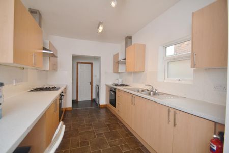 7 bedroom terraced house to rent - Photo 4
