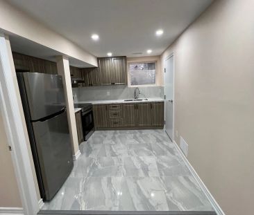 Detached Home For Lease | N9231725 - Photo 4