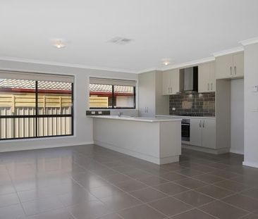 Location, Location! - Photo 3