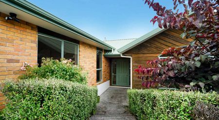 Sought-After Flat Bush Location! - Photo 4