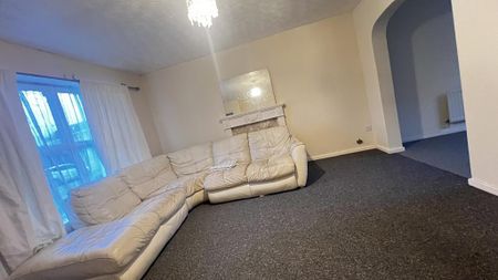 4 bedroom semi-detached house to rent - Photo 4