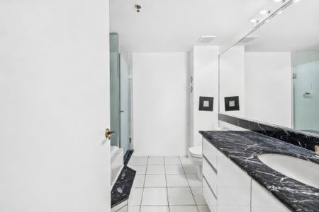 Apartment for rent, Montréal (Ville-Marie) - Photo 3