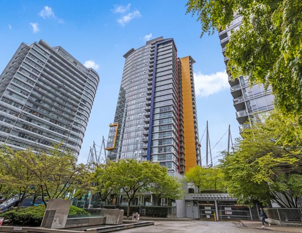 Unfurnished 2 Bed/ 2 Bath Apartment in Ultra Convenient and Sought After Location! | 111 West Georgia Street, Vancouver - Photo 1