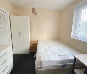 Room in a Shared House, Thimbler Road, CV4 - Photo 1