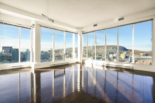 Le 400 Sherbrooke Ouest is located a few steps away from Montreal's Quartier des Spectacles. - Photo 1