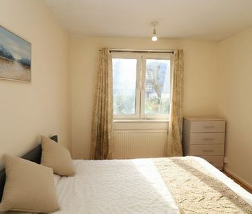 Room in a Shared House, London, E16 - Photo 4