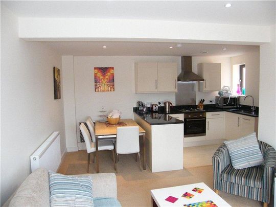 2 bedroom flat to rent - Photo 1