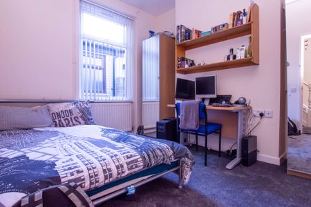 Contemporary five bedroom house in prime location - Photo 5