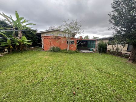 Recently Renovated - Family Home in Margate - Photo 2