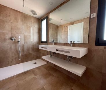 2 bedroom luxury penthouse for rent in Estepona, Spain - Photo 5