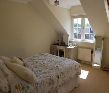 2 bedroom mews to rent - Photo 3