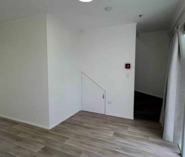 Rangitoto Zone – Modern 3-Bedroom Unit in a Pr... - Photo 4