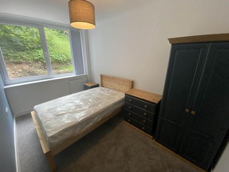 3 bedroom flat to rent - Photo 2