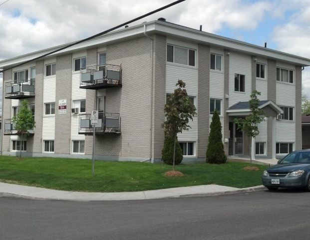 367 Raymond - Photo 1